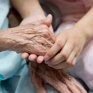 Acute toxicity rate is high in elderly head and neck squamous cell carcinoma patients undergoing che Acute toxicity rate is high in elderly head and neck squamous cell carcinoma patients undergoing che