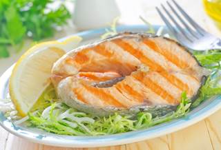 High intake of fish and long-chain ω-3 PUFAs is associated with reduced all-cause mortality after breast cancer. High intake of fish and long-chain ω-3 PUFAs is associated with reduced all-cause mortality after breast cancer.