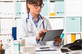At the median follow-up of 54 months, 177 (81%) of patients receiving gemcitabine plus erlotinib and 184 (85%) of patients receiving gemcitabine alone experienced disease recurrence. At the median follow-up of 54 months, 177 (81%) of patients receiving gemcitabine plus erlotinib and 184 (85%) of patients receiving gemcitabine alone experienced disease recurrence.
